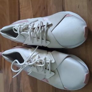 Women's Puma sneakers